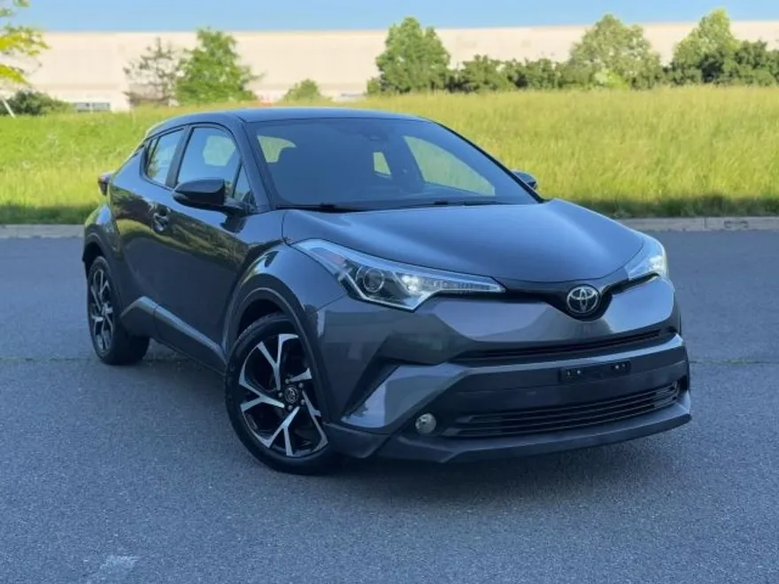 2018 Toyota C-HR XLE photo 1