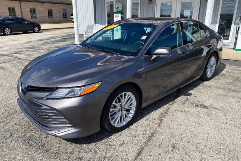 2018 Toyota Camry Hybrid XLE photo 1