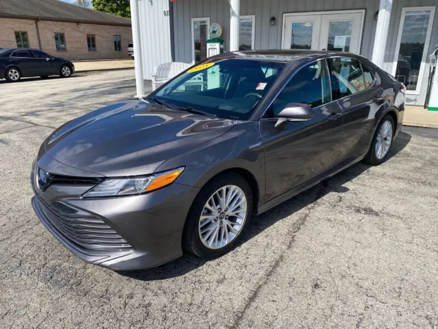 2018 Toyota Camry Hybrid XLE photo 1