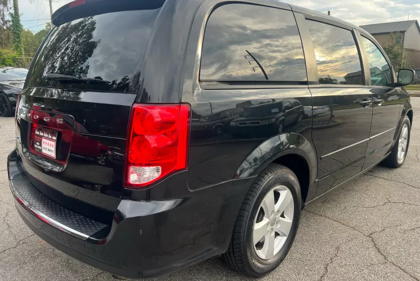 2013 Dodge Grand Caravan SE photo 1