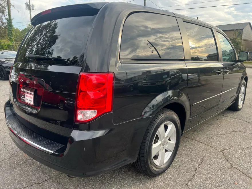 2013 Dodge Grand Caravan SE photo 1