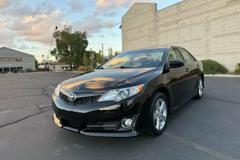 2014 Toyota Camry photo 1