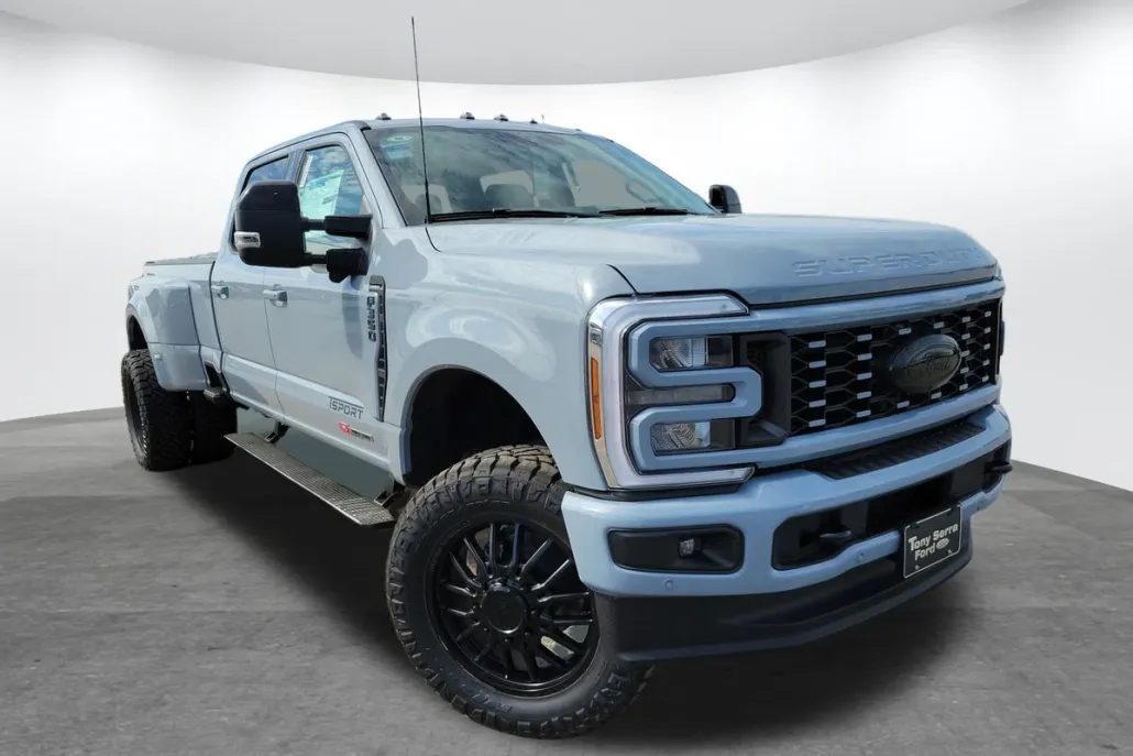 2025 Ford F-350 Lariat photo 1