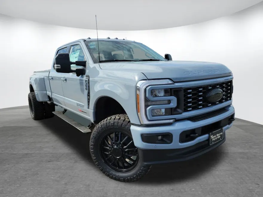 2025 Ford F-350 Lariat photo 1