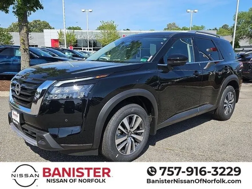 2025 Nissan Pathfinder SL photo 1