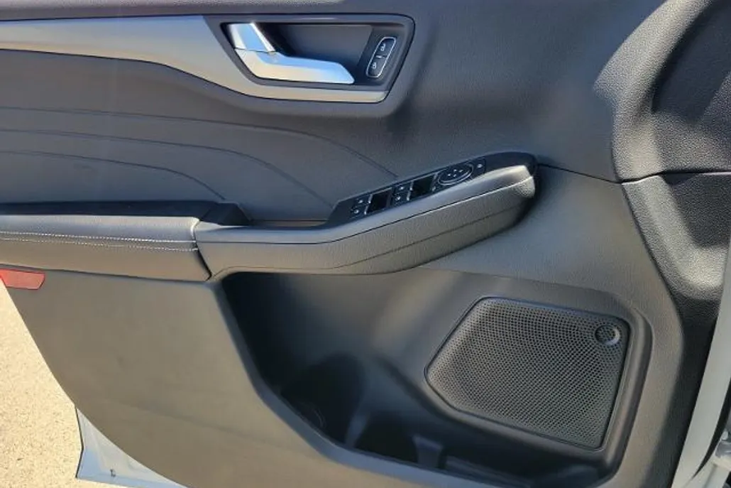 2024 Ford Escape Plug-In Hybrid photo 1