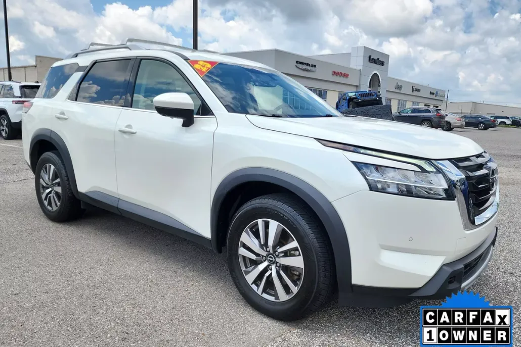 2023 Nissan Pathfinder SL photo 1