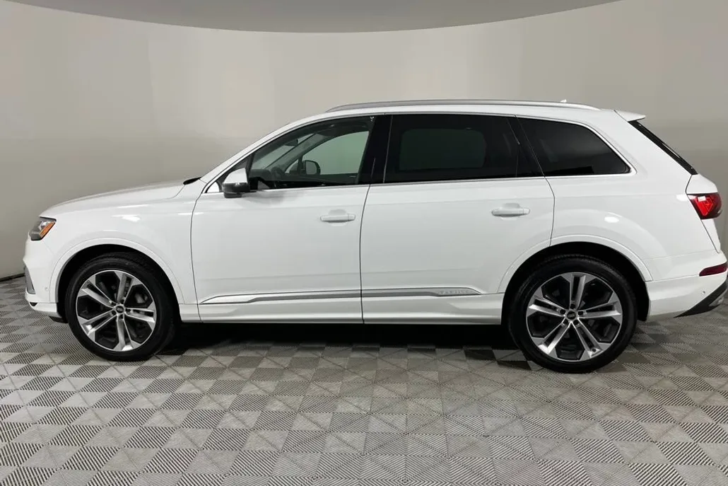 2022 Audi Q7 55 Premium Plus photo 1