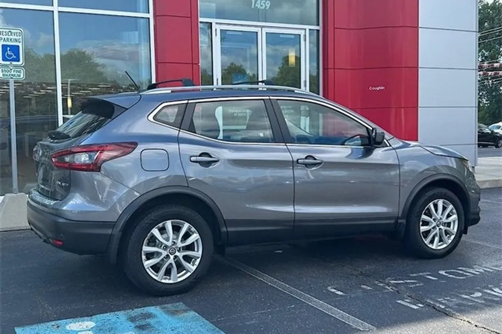 2020 Nissan Rogue Sport SV photo 1
