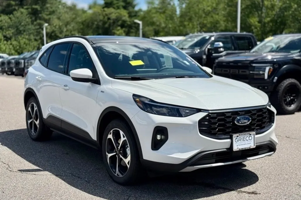2025 Ford Escape Hybrid ST-Line Select photo 1
