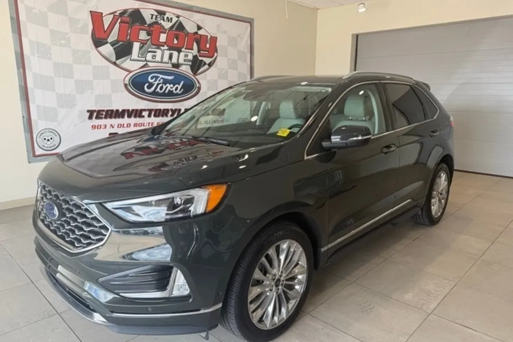 2024 Ford Edge Titanium photo 1