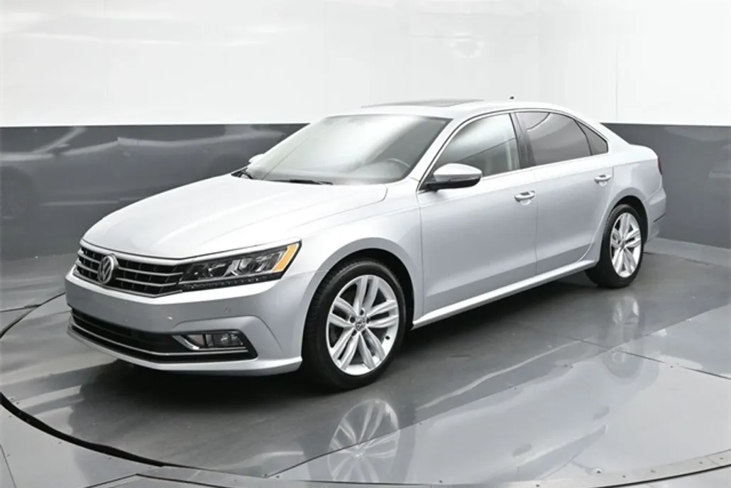 2018 Volkswagen Passat 2.0T SE photo 1