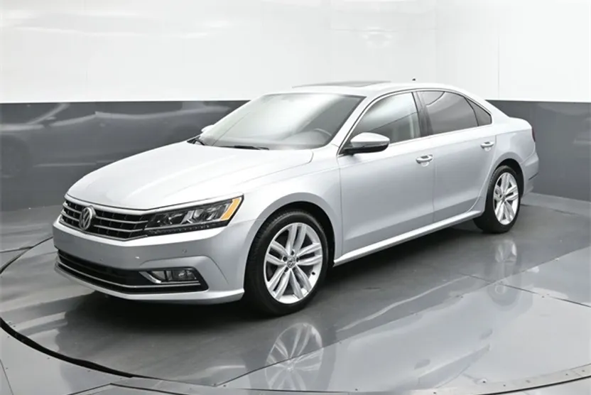 2018 Volkswagen Passat 2.0T SE photo 1
