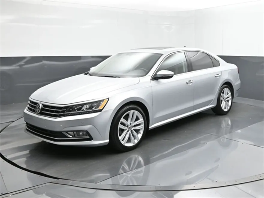 2018 Volkswagen Passat 2.0T SE photo 1