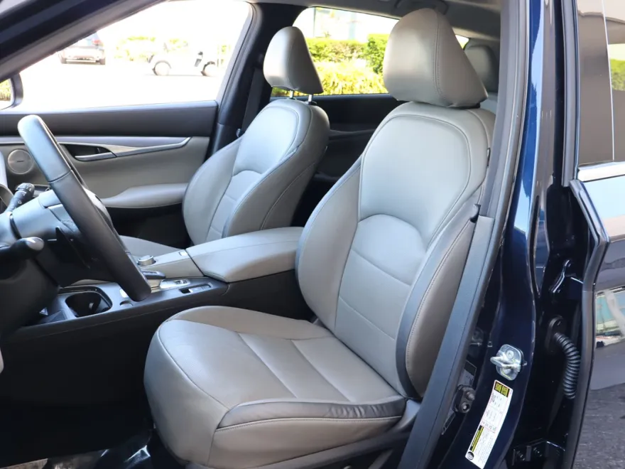 2023 Infiniti QX50 Luxe photo 1