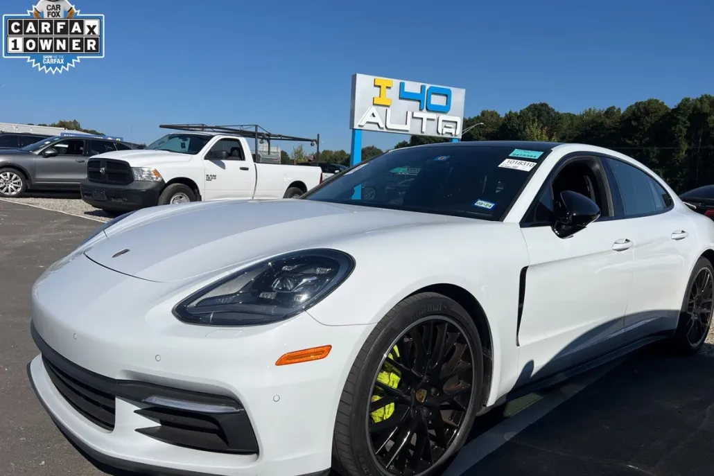 2018 Porsche Panamera Base photo 1