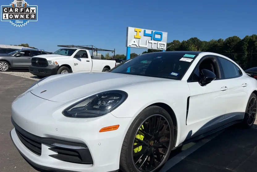2018 Porsche Panamera Base photo 1