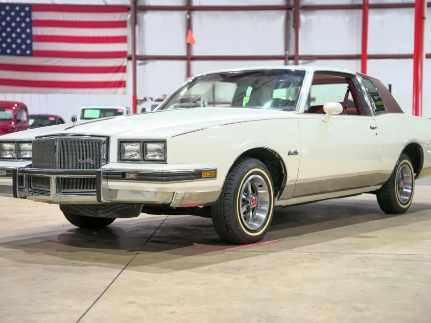 1984 Pontiac Grand Prix photo 1