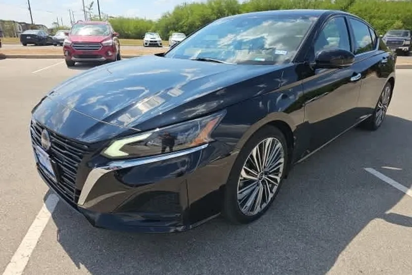 2023 Nissan Altima 2.5 SL photo 1