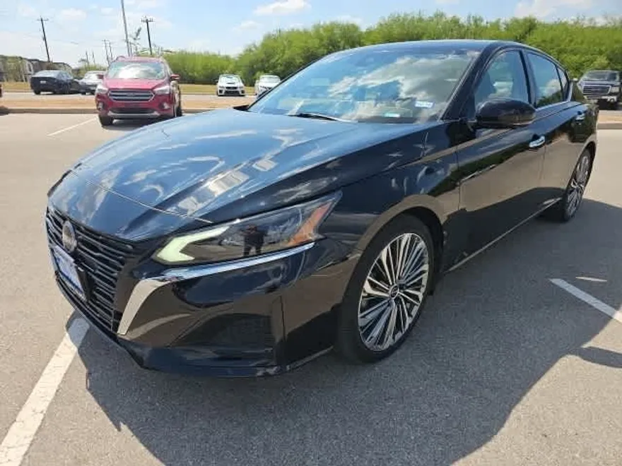 2023 Nissan Altima 2.5 SL photo 1