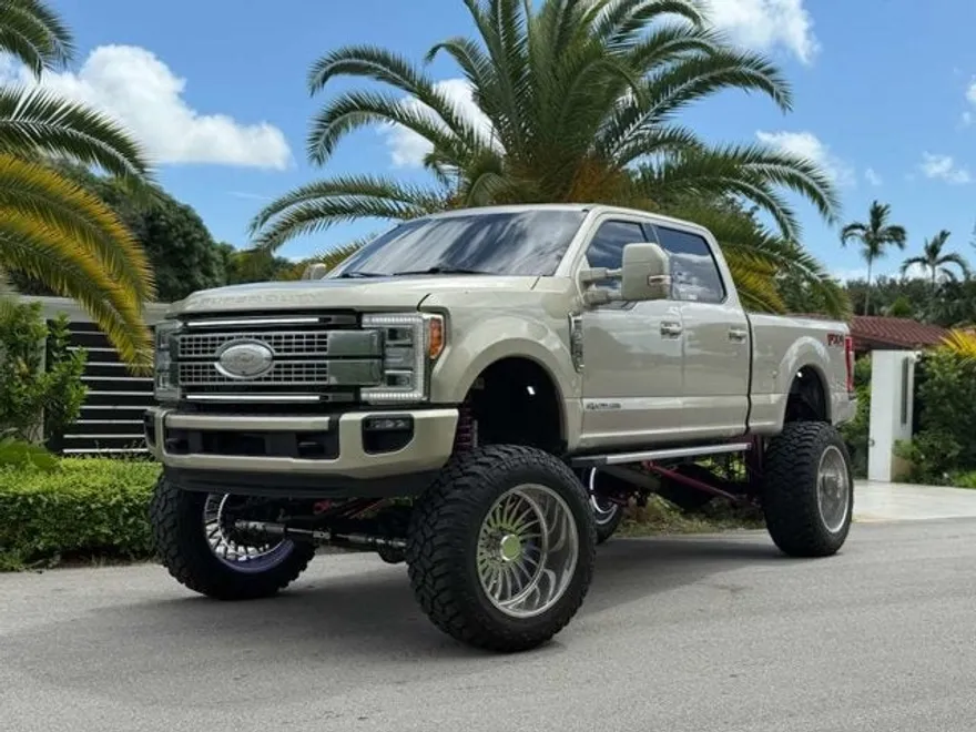 2017 Ford F-350 Lariat photo 1