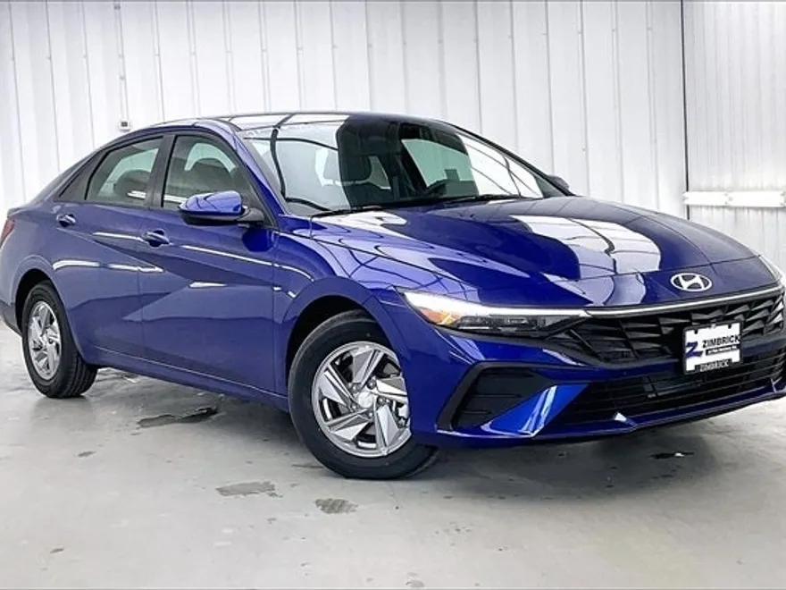 2025 Hyundai Elantra SE photo 1