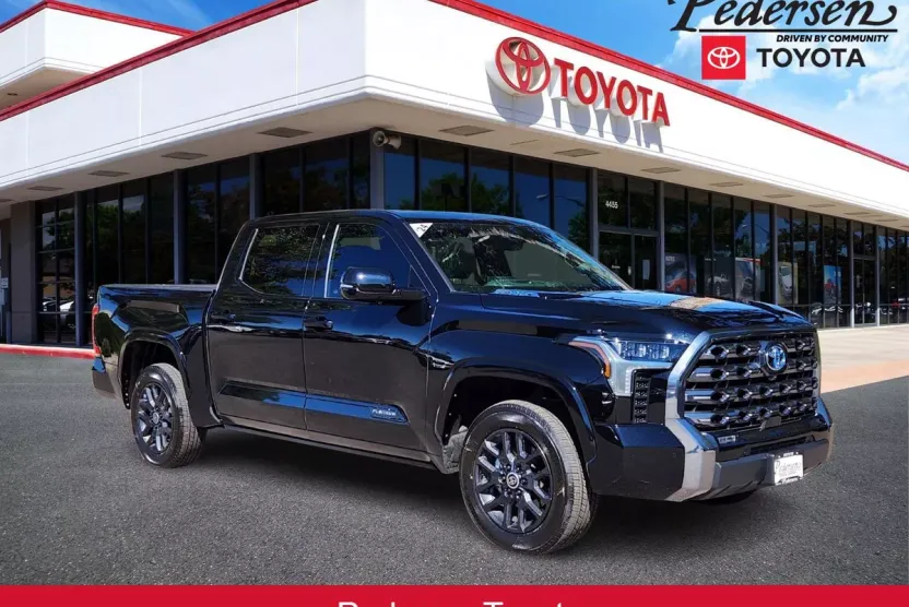 2024 Toyota Tundra Platinum CrewMax photo 1
