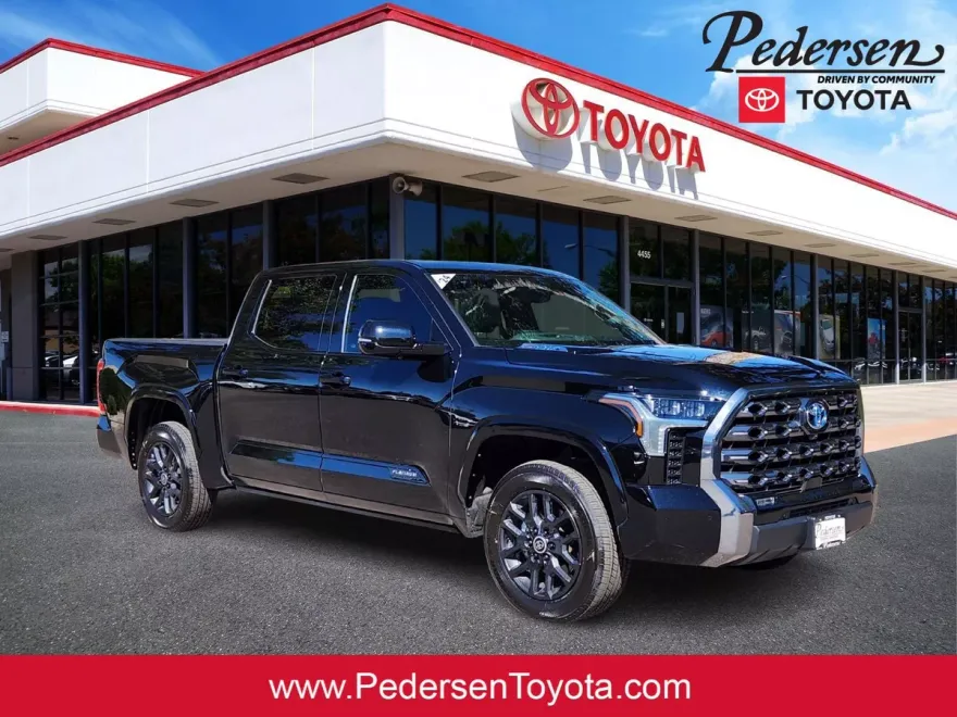2024 Toyota Tundra Platinum CrewMax photo 1