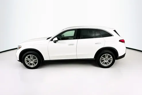 2025 Mercedes Benz GLC 300 4MATIC photo 3
