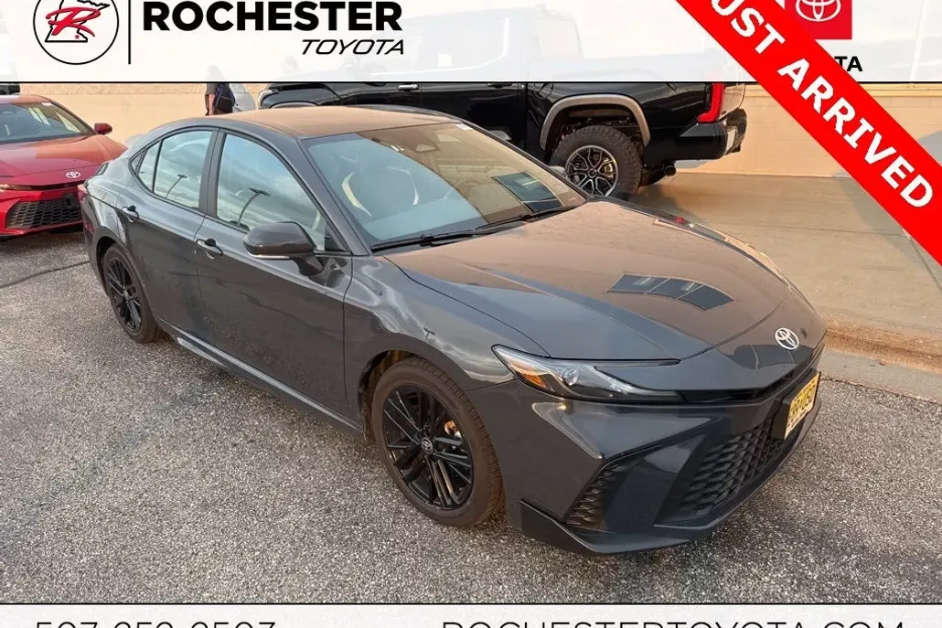 2025 Toyota Camry SE photo 1