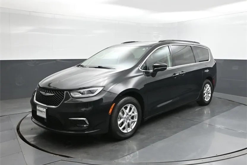 2022 Chrysler Pacifica Touring L photo 1