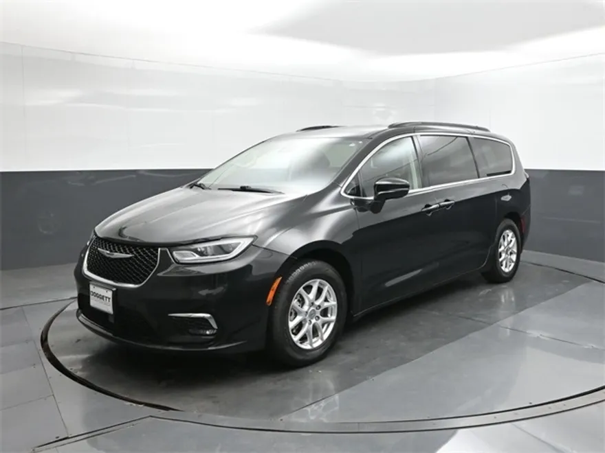 2022 Chrysler Pacifica Touring L photo 1