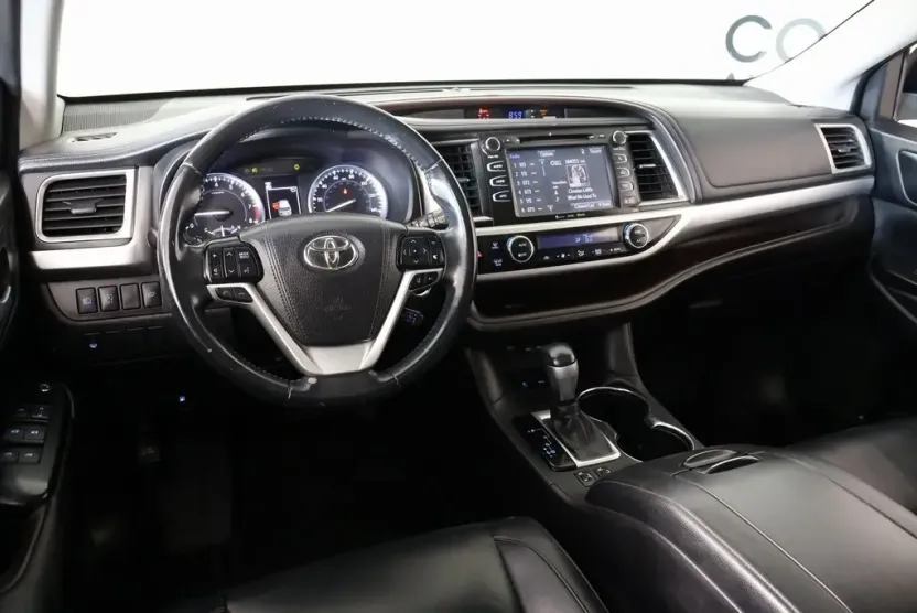 2019 Toyota Highlander XLE photo 1