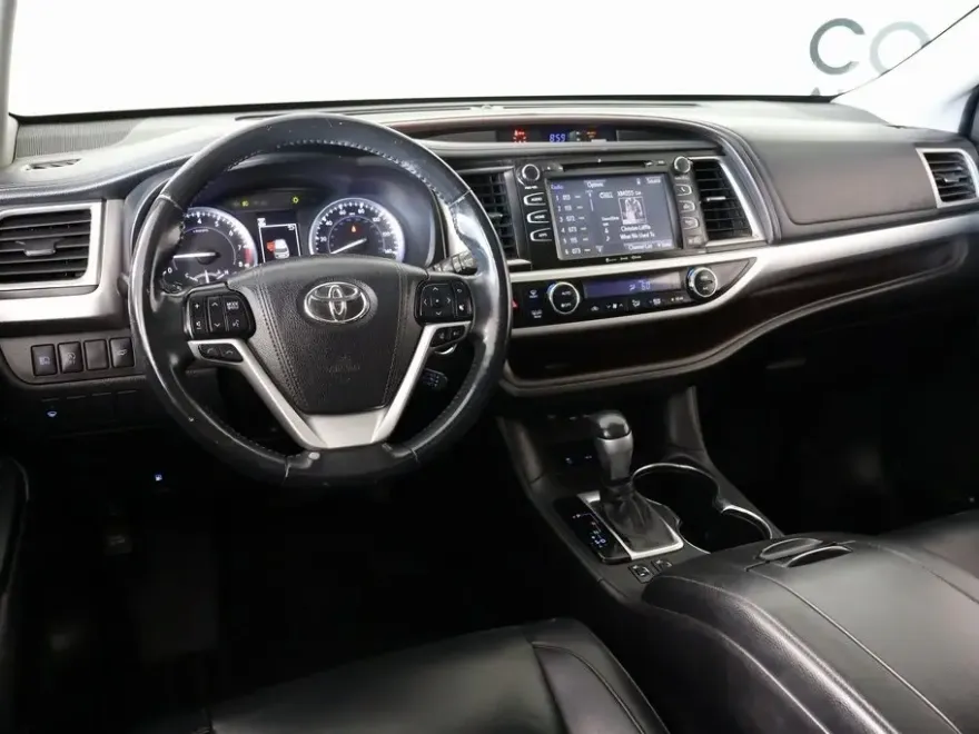 2019 Toyota Highlander XLE photo 1