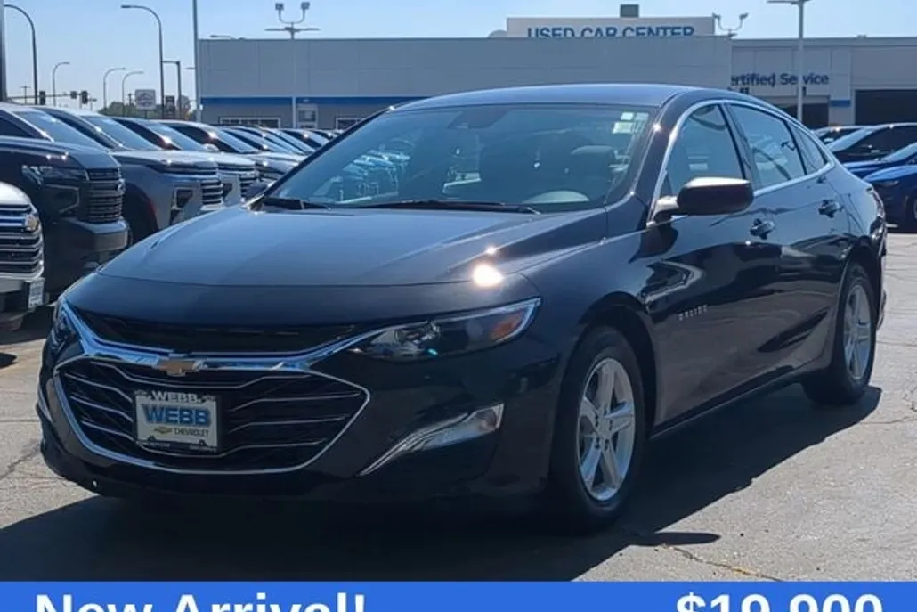 2023 Chevrolet Malibu LS photo 1