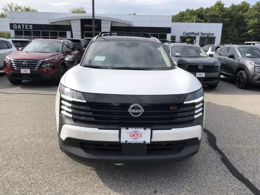 2026 Nissan Kicks SR photo 1