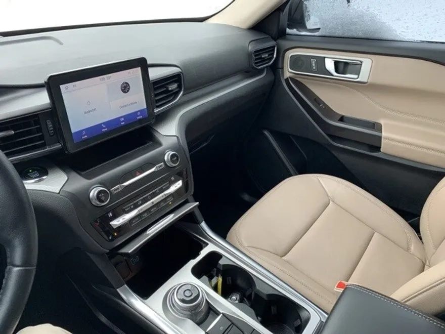 2020 Ford Explorer XLT photo 1