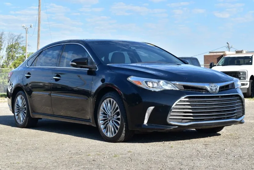 2018 Toyota Avalon Limited photo 1