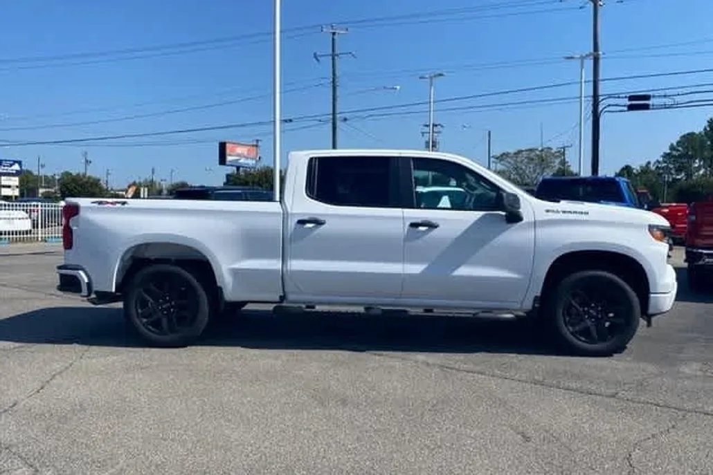2026 Chevrolet Silverado 1500 Custom photo 1