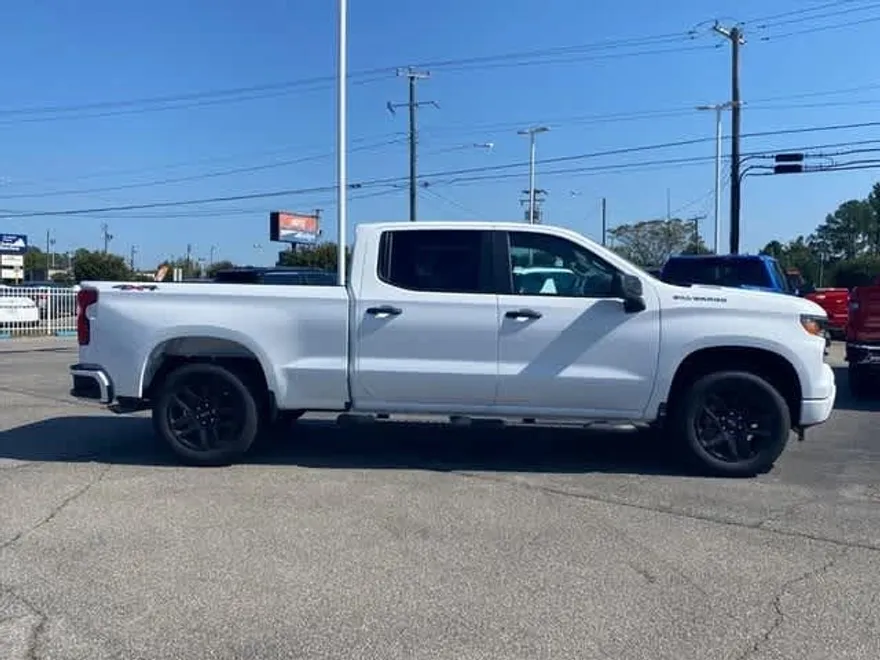 2026 Chevrolet Silverado 1500 Custom photo 1