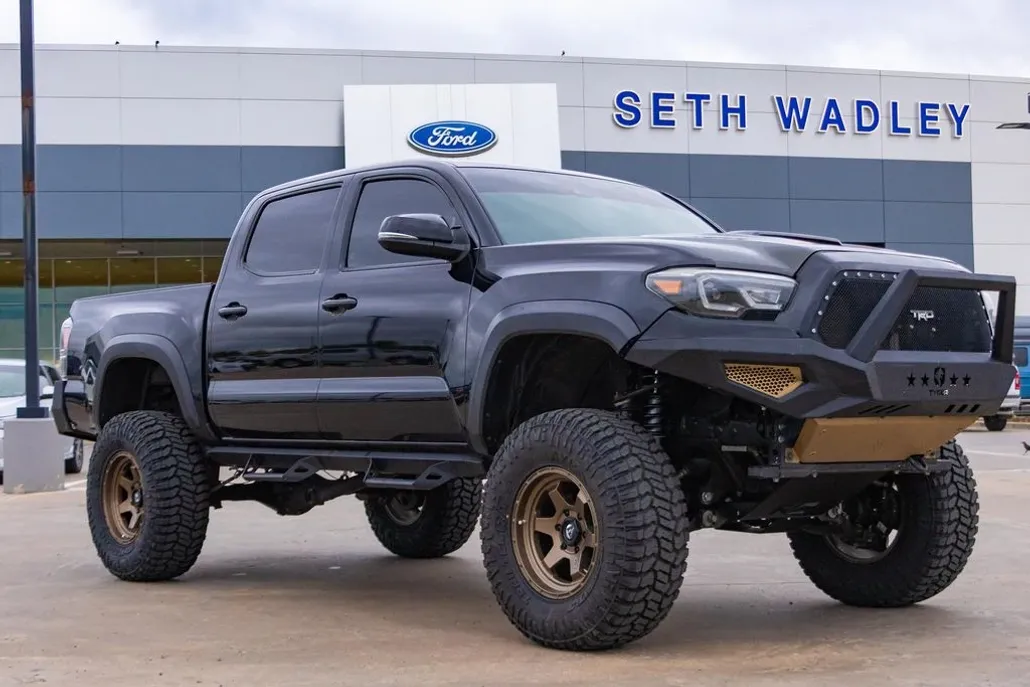 2020 Toyota Tacoma TRD Off-Road V6 photo 1