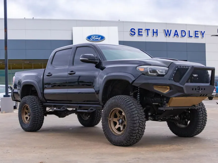 2020 Toyota Tacoma TRD Off-Road V6 photo 1