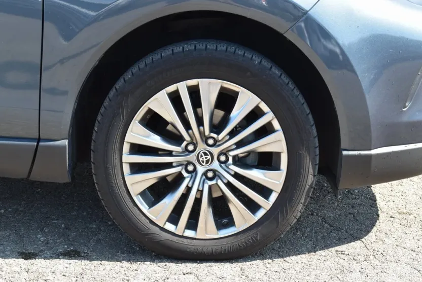 2021 Toyota Venza XLE photo 1