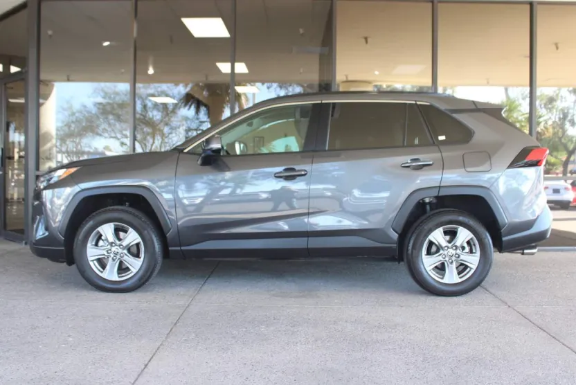 2024 Toyota RAV4 XLE photo 1