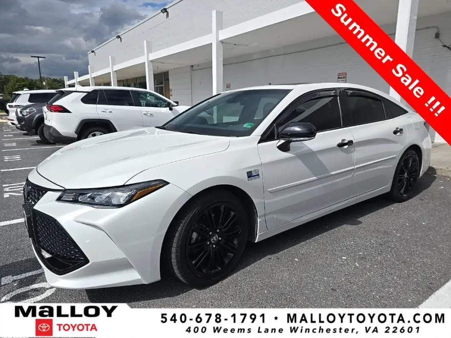 2022 Toyota Avalon Hybrid XSE photo 1