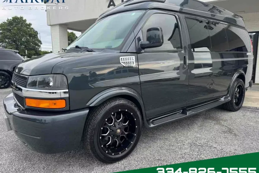 2018 Chevrolet Express Cargo Van photo 1