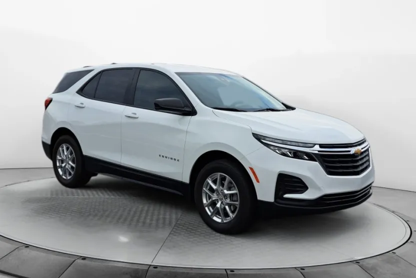 2022 Chevrolet Equinox LS photo 1