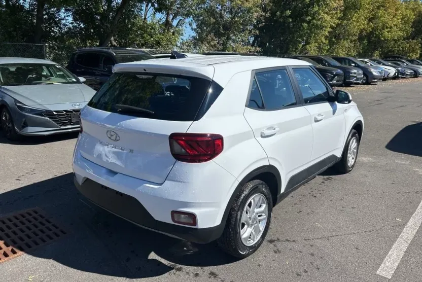 2022 Hyundai Venue SE photo 1