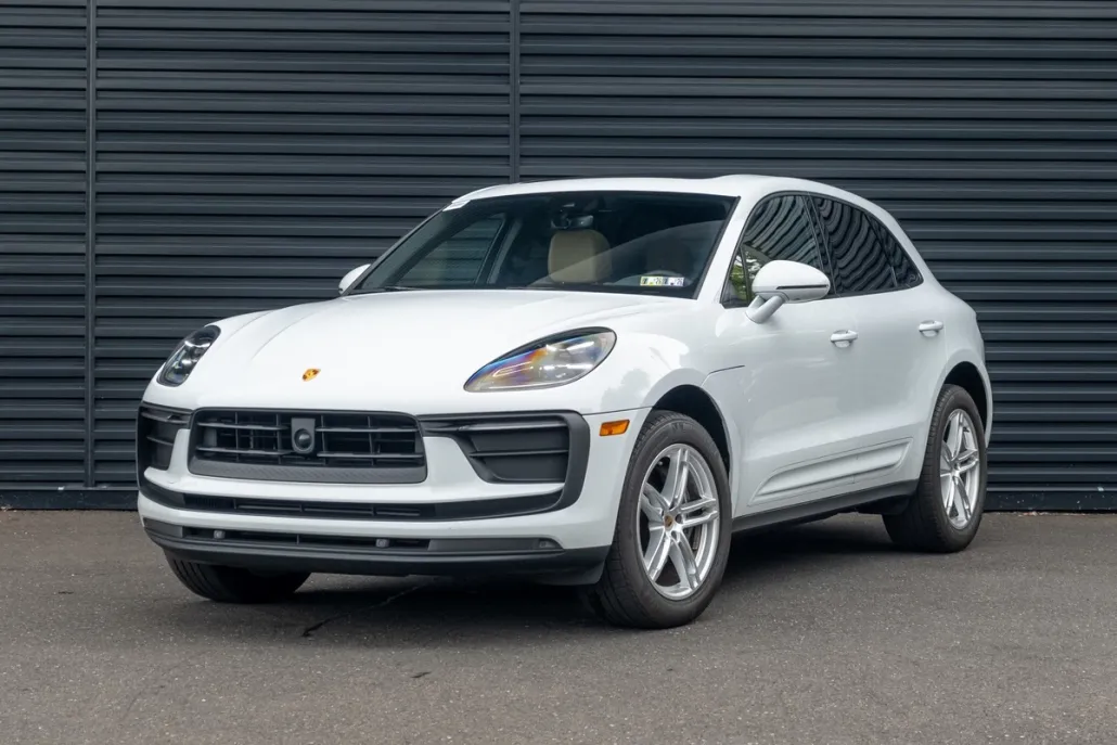 2023 Porsche Macan Base photo 1
