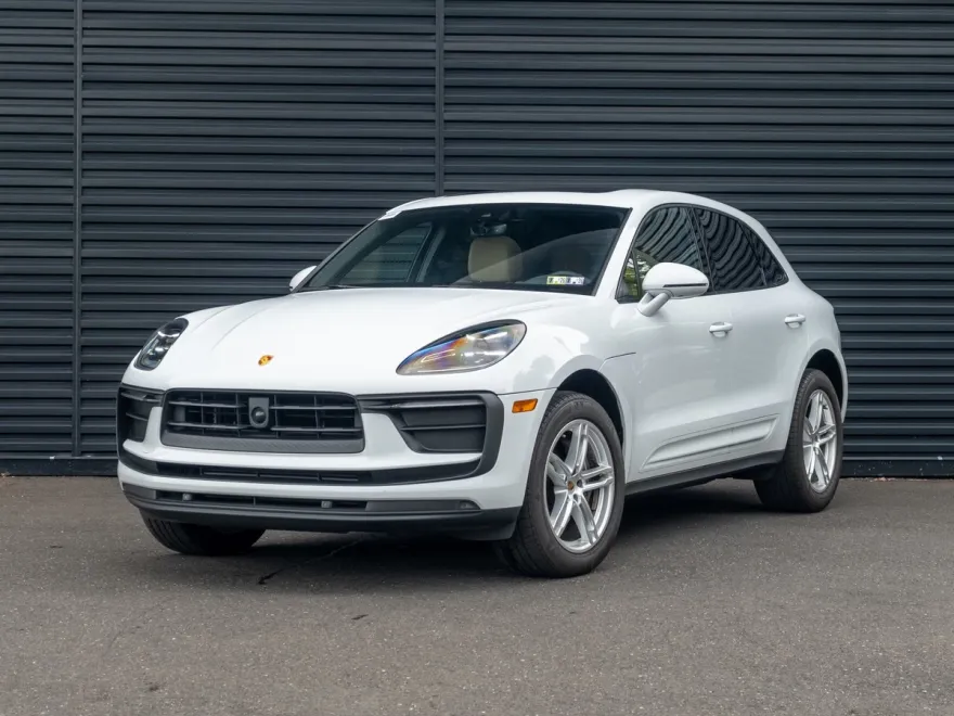 2023 Porsche Macan Base photo 1